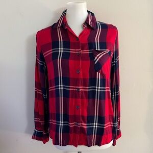 Woolrich Red and Navy Plaid Button Down Shirt Casual Outdoor Fall Chic Classic